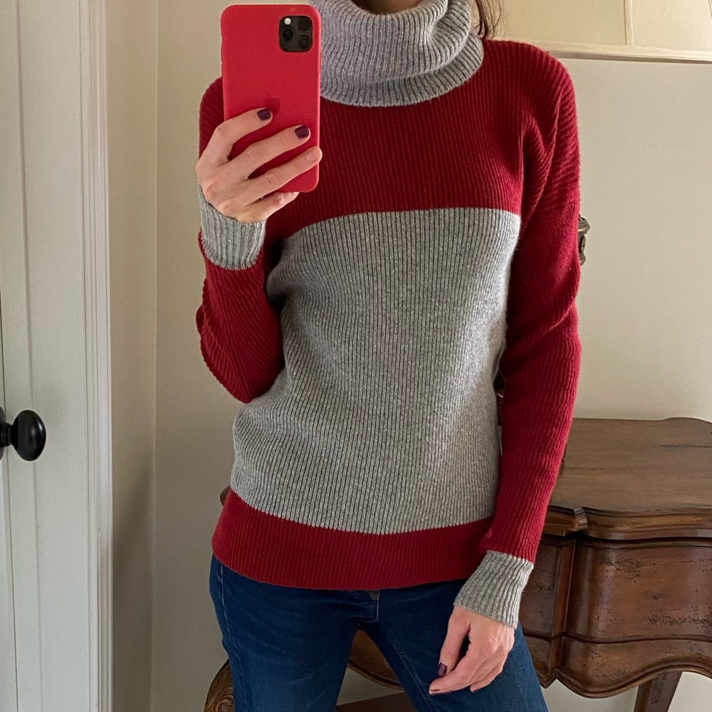 J.Crew Italian cashmere sweater size XS. Red&Grey